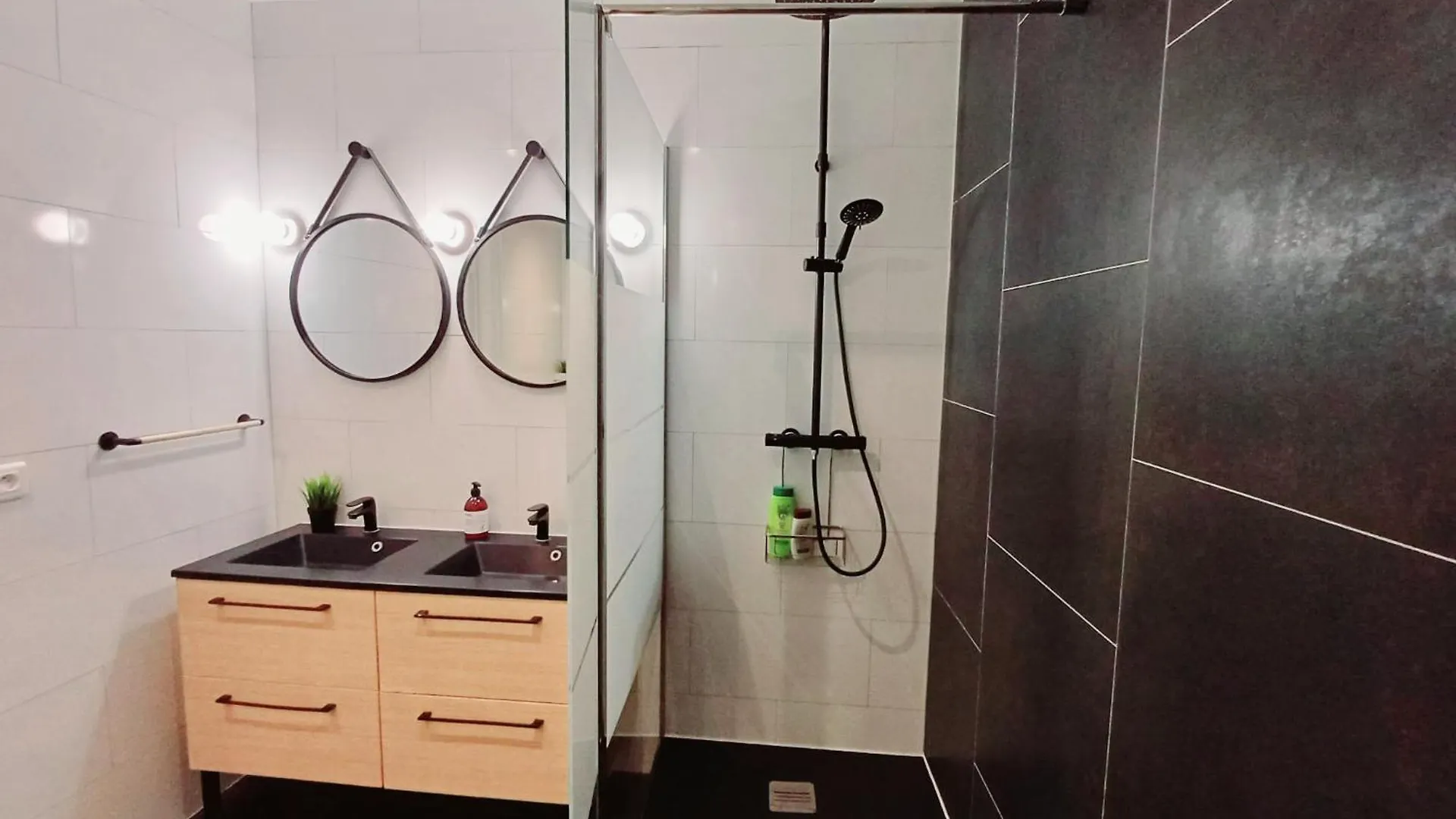 Apartment Loft Familial Au Coeur De Paris Avec Clim, Arcade Et Baby-Foot Proche Republique Et Canal St Martin France